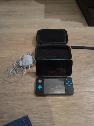 Nintendo 2DS XL Nero e Turchese + Custodia