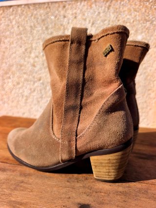 Botines de ante marrón