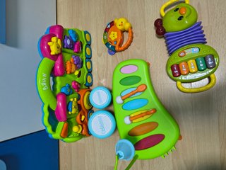Juguetes musicales Vtech y Bruin