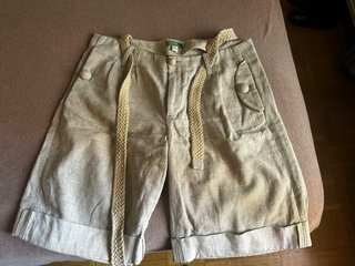 Pantalón corto beige Hoss con cinturón