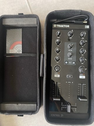 Controladora Traktor Kontrol Z1