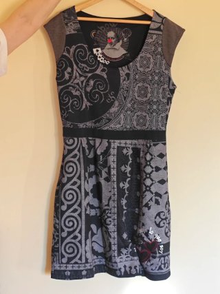 Vestido estampado negro y gris