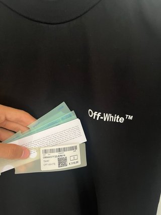Camiseta Off-White Negra Talla S con etiqueta