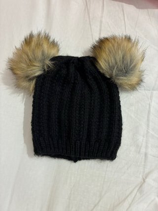 Gorro Negro Doble Pompón