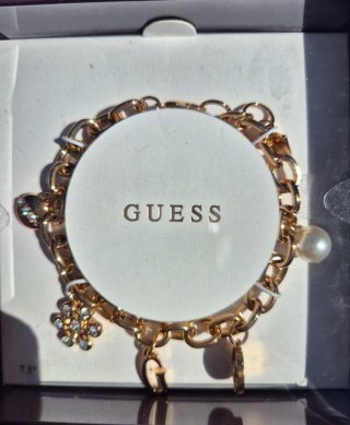 Pulsera Guess Dorada con Dijes