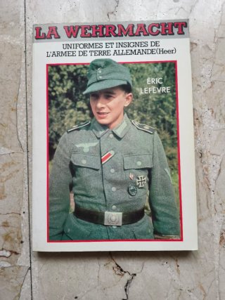 Libro de uniformes e insignias de La Wehrmacht 2GM