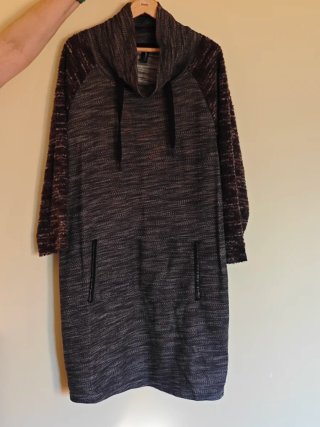 Vestido de punto con capucha