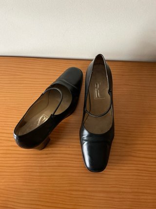 Zapatos negros Piel de Rosselli. Talla 37