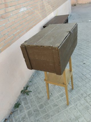 Baúl de madera antiguo hecho a mano