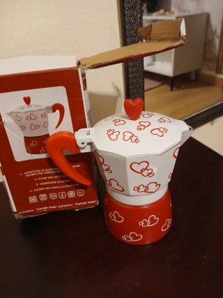 Cafetera Italiana con Diseño de Corazones