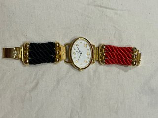 Reloj de pulsera con cordones