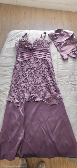 Vestido morado con torera a juego