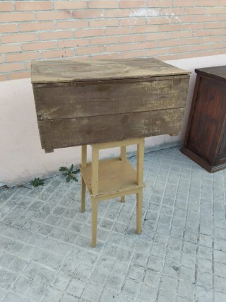 Cajón antiguo hecho a mano