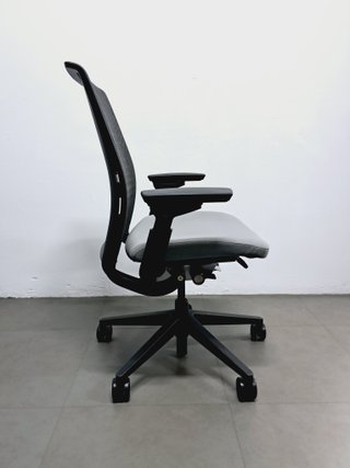 Sedia ergonomica professionale STEELCASE THINK V2