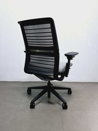 Sedia ergonomica professionale STEELCASE THINK V2