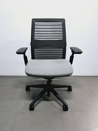 Sedia ergonomica professionale STEELCASE THINK V2