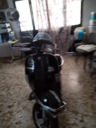 Vespa TX200 Negra