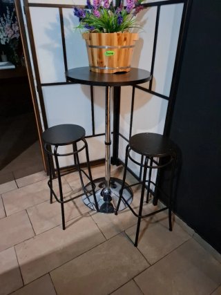Mesa Alta con 2 Taburetes