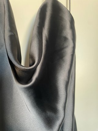 Vestido lencero negro de satén