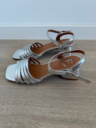 Sandalias de tacón bajo