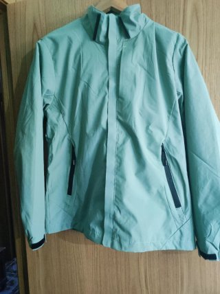 Parka técnica color verde azulado