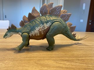 Estegosaurio de juguete en perfecto estado