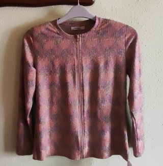 Chaqueta fina marca Tabara multicolor.