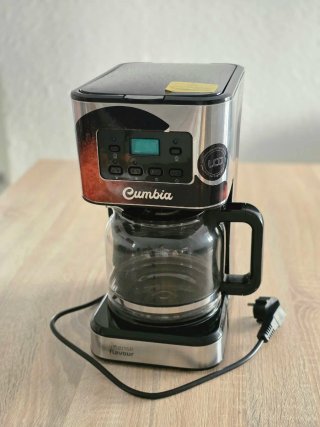 Cafetera Cumbia Cecotec con pantalla LCD.