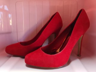 Zapatos de tacón rojos