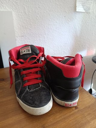 Zapatillas Converse All Star Negras y Rojas