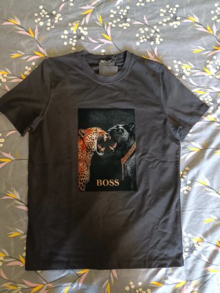 Camisa BOSS Negra con Estampado de Pantera