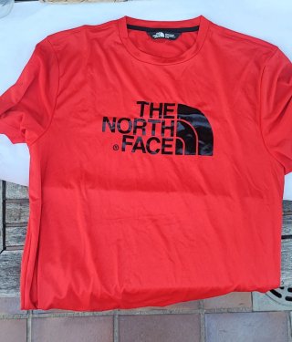 Camiseta The North Face Roja Talla M