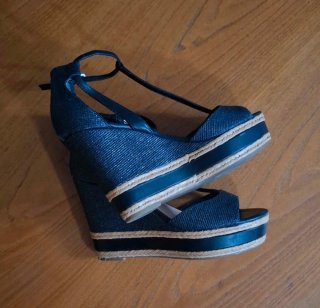 Sandalias de cuña Guess talla 40