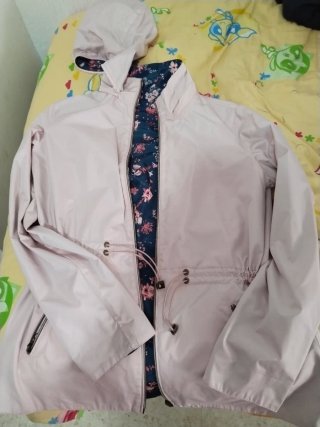Chaqueta impermeable con forro floral reversible