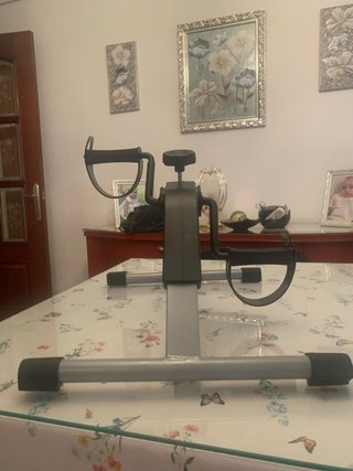 Bicicleta estática regulable