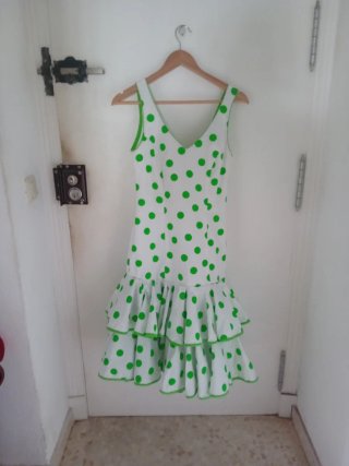 Traje corto de flamenca lunares verde
