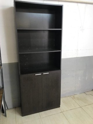 Guardaroba in legno e metallo