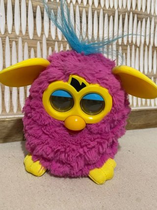 Muñeco Furby Hasbro Morado