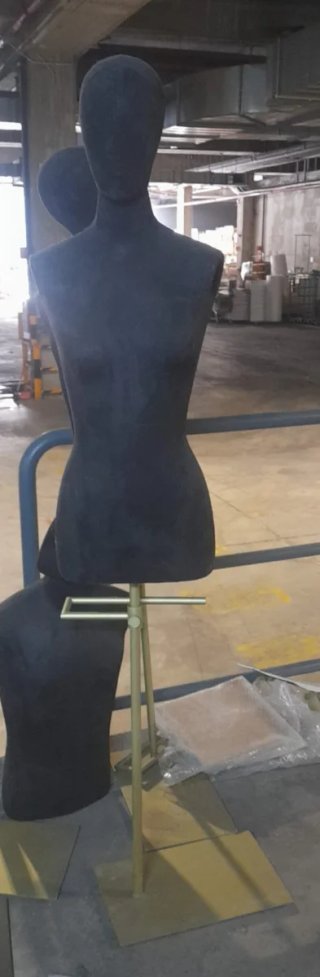 MANIQUÍ SASTRE CON CABEZA. BASE REGULABLE.