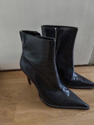 Botines negros de tacón
