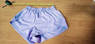 Pantalón corto deportivo morado