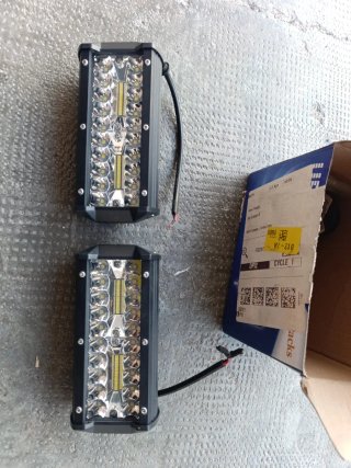 Coppia luci LED fuoristrada 12V luce potente