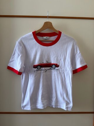 T-shirt vintage con stampa auto d'epoca