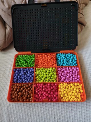 Juego de encaje de colores para motricidad fina