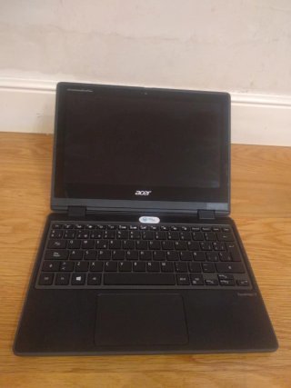 Portátil convertible Acer TravelMate Spin B3.