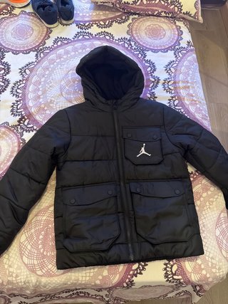 Abrigo Jordan Negro para Niño talla 10-12 años