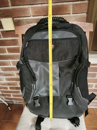 Mochila Targus portátil 17" grande negra y gris