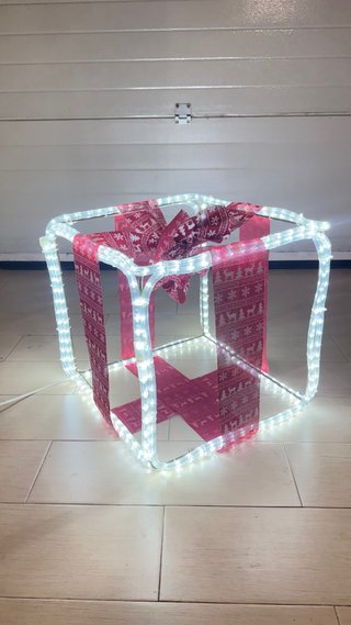 Cubo de Regalo con Luces de Navidad