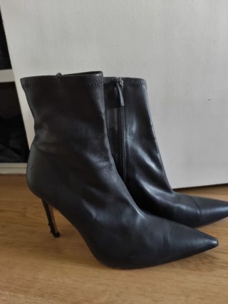 Botines de tacón negros