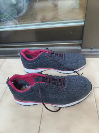 Zapatillas Bellota Negras y Rojas